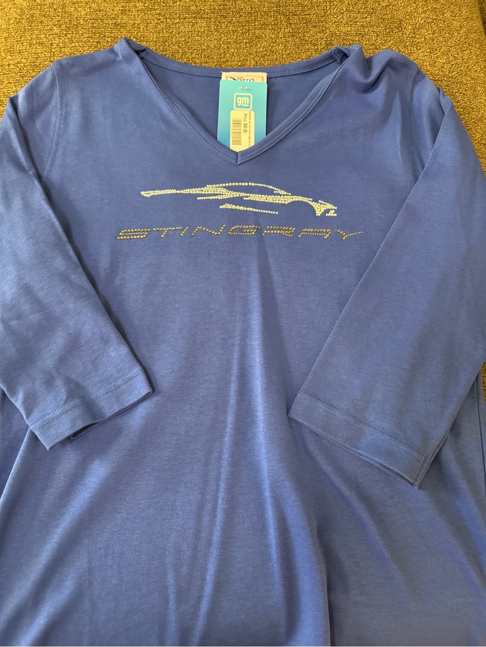 V-Neck Stingray Logo Shirt